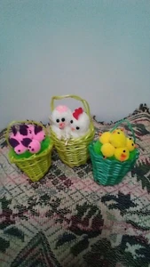 CESTAS DE PASCUA VINTAGE CON POLLITOS/PEEPS 2 AMARILLAS 1 VERDE 5 PULGADAS DE ALTO - Imagen 1 de 4