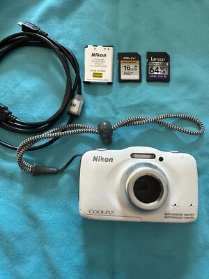 NIKON Coolpix S32 Underwater Digital Camera - Amazing Condition + Memory Cards - Image 1 of 4