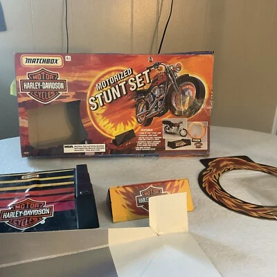 Matchbox 1991 Harley Davidson Motorcycles Motorized Stunt Set Ring of Fire - Image 1 of 4