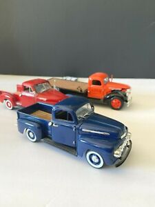 Signature Models LOT die cast trucks 1951 Ford 1941 CHEVY Flatbed 1953 Chevy