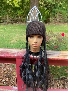 gorra crochet con extensiones trenzadas - Imagen 1 de 3