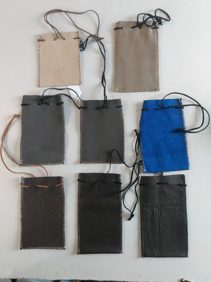 Bolsa de cuero con cordón hecha a mano, bolsa de raciones, recreación de caza en polvo negro Foto 1 de 4