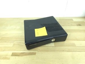 Microsoft Xbox 360 Slim - Schwarz - Nur Konsole - Für Teile oder Reparatur - Bild 1 von 10