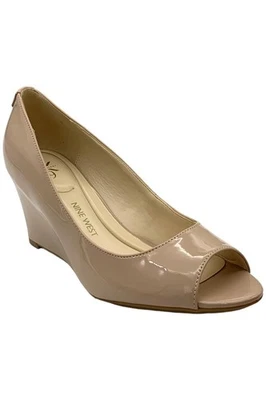 Bomba de cuña Nine West para mujer con capa nude Foto 1 de 3