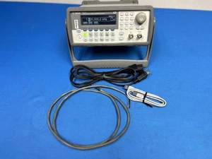 Agilent 33220A 20MHz 50MS/s Arb/Synthesized Function Generator - Picture 1 of 6