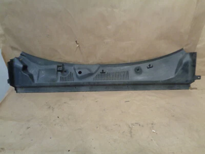 Maserati 4200 - Placa de capó frontal central debajo del parabrisas - USADO - P/N 66365800 Foto 1 de 4