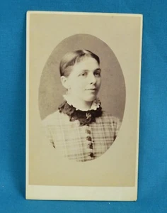 Tarjeta de visita fotográfica CDV 1870/80 joven victoriana Witcomb Salisbury - Imagen 1 de 2