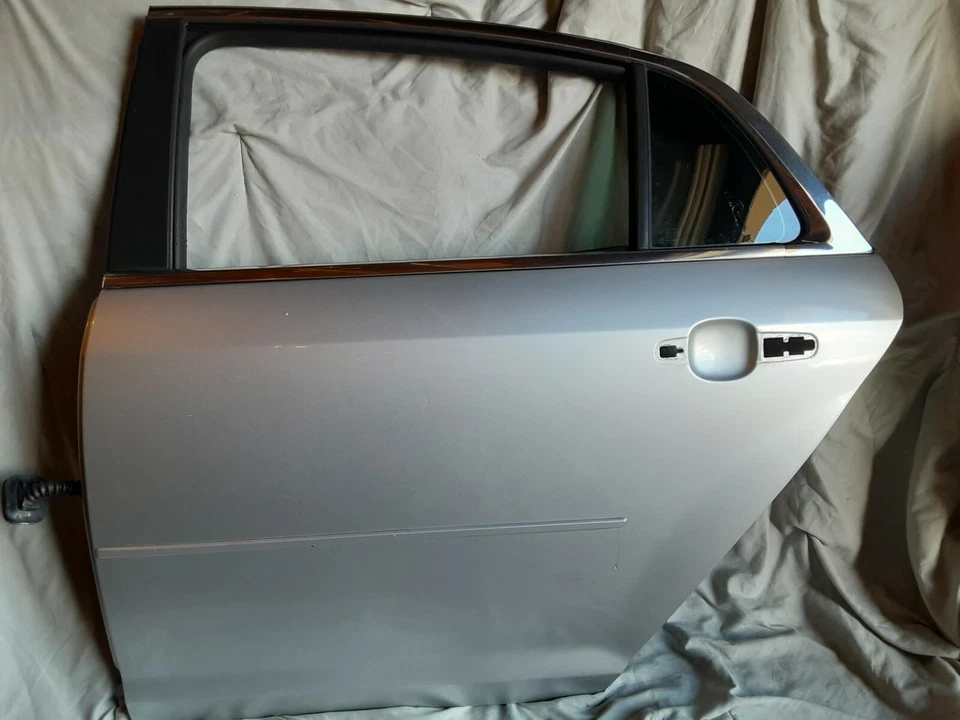 Chevrolet Malibu 2008-2012 carcasa de puerta trasera izquierda del lado del conductor OEM sin envío* Foto 1 de 4