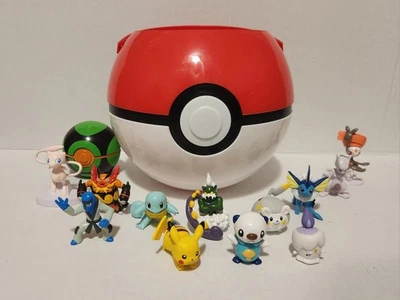 Lote de 15 figuras de acción Tomy Pokemon Squirtle, Mewtwo, Poke Ball Pail y más Foto 1 de 2