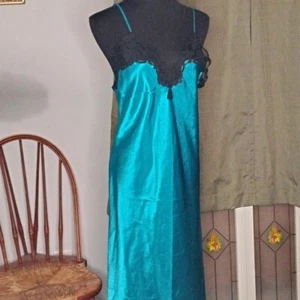 Vintage Cira by Tom Bezduda Silky Teal Blue Nachthemd schwarz Spitze V-Ausschnitt MEDIUM - Bild 1 von 8