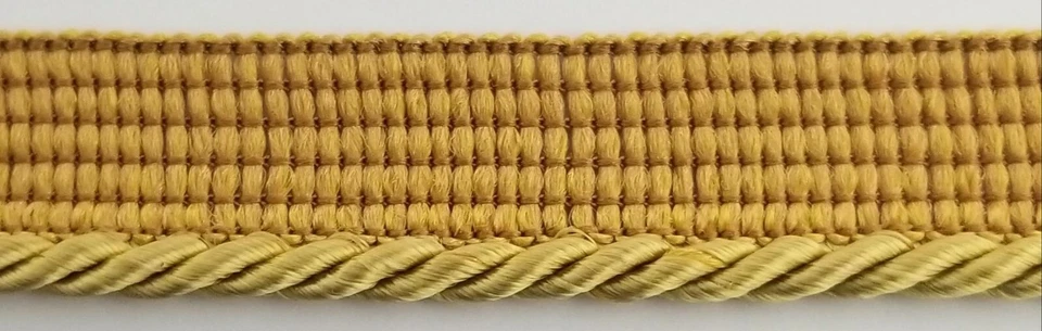 Cordón giratorio con recorte de tuberías de labios - 8 yardas - ¡Muchos colores disponibles! Foto 1 de 1