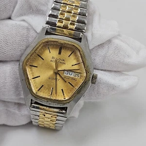 Orologio Uomo Vintage Bulova Accutron 1977 Forma Esagonale Giorno/Data Raro Batteria Nuova - Foto 1 di 8