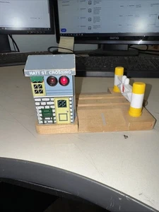 Hatt St Crossing - Lights & Sounds - Thomas & Friends Wooden Railway VGUC WORKS - Picture 1 of 5