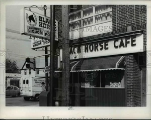 1972 Press Photo Blackhorse Cafe, Shooting Scene - nee34628 - Photo 1/2