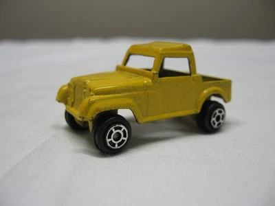 复古 Tootsietoy 黄色迷你吉普压铸玩具 1-5/8 英寸长 — 第 1/4 张图片