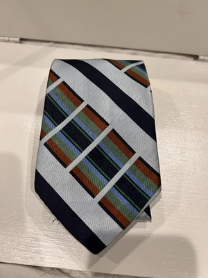 CORBATA HOMBRE OLEG CASSINI BY BIRMA.  Rayas azul marino, azul claro, verde. Usado Foto 1 de 4