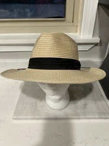 Sombrero de mujer hecho de papel - Imagen 1 de 8