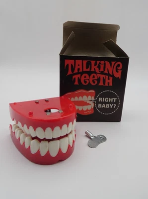 Fishlove & Co. 1970 dientes parlantes de cuerda con caja y llave originales Foto 1 de 4