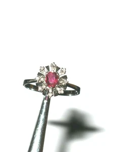 ANELLO RUBINO CON 8 BRILLANTI in 585/- 14 crt. WG - Foto 1 di 4