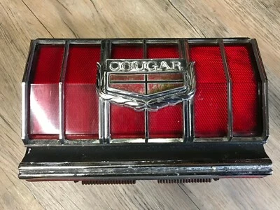 74 Mercury Cougar XR-7 1974 usado OEM combustible. puerta y bisagra de gas  Foto 1 de 4