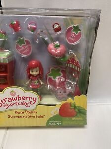 New Old Stock 2009 Strawberry Shortcake Berry Stylish Doll W/ Accessories