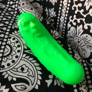 Pickle Rock - Auch als Kühlschrankmagnet oder mit klebriger Unterlage erhältlich! - Bild 1 von 3