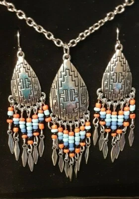Juego de 3 piezas colgante de plata sintética Southwestern con cuentas y pendientes de alambre nuevo en caja Foto 1 de 4