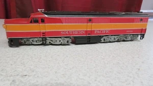 LOCOMOTORA MOTOR SOUTHERN PACIFIC #6009 33221 6-0-6 ROJO/NARANJA ESCALA HO - Imagen 1 de 6