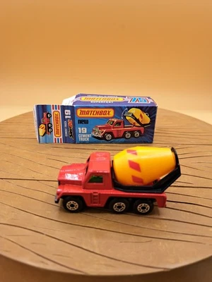 Matchbox Superfast 19 Cement Truck in Box - Purple Windows 1976 Lesney England - Image 1 of 4