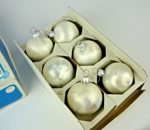 Holly Glass Ornaments Vintage Odd 6 White Silk Thread Pattern Painted w Box - Picture 1 of 9