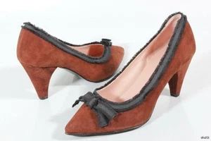 MARC by MARC JACOBS Ante marrón 38 US 7 Black Bow signature PUMPS Shoes NIB - Imagen 1 de 3