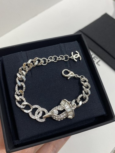 Bracciale CHANEL Argento Ferramenta con Cristallo Intarsiato Forma Uccellino CCS 24C