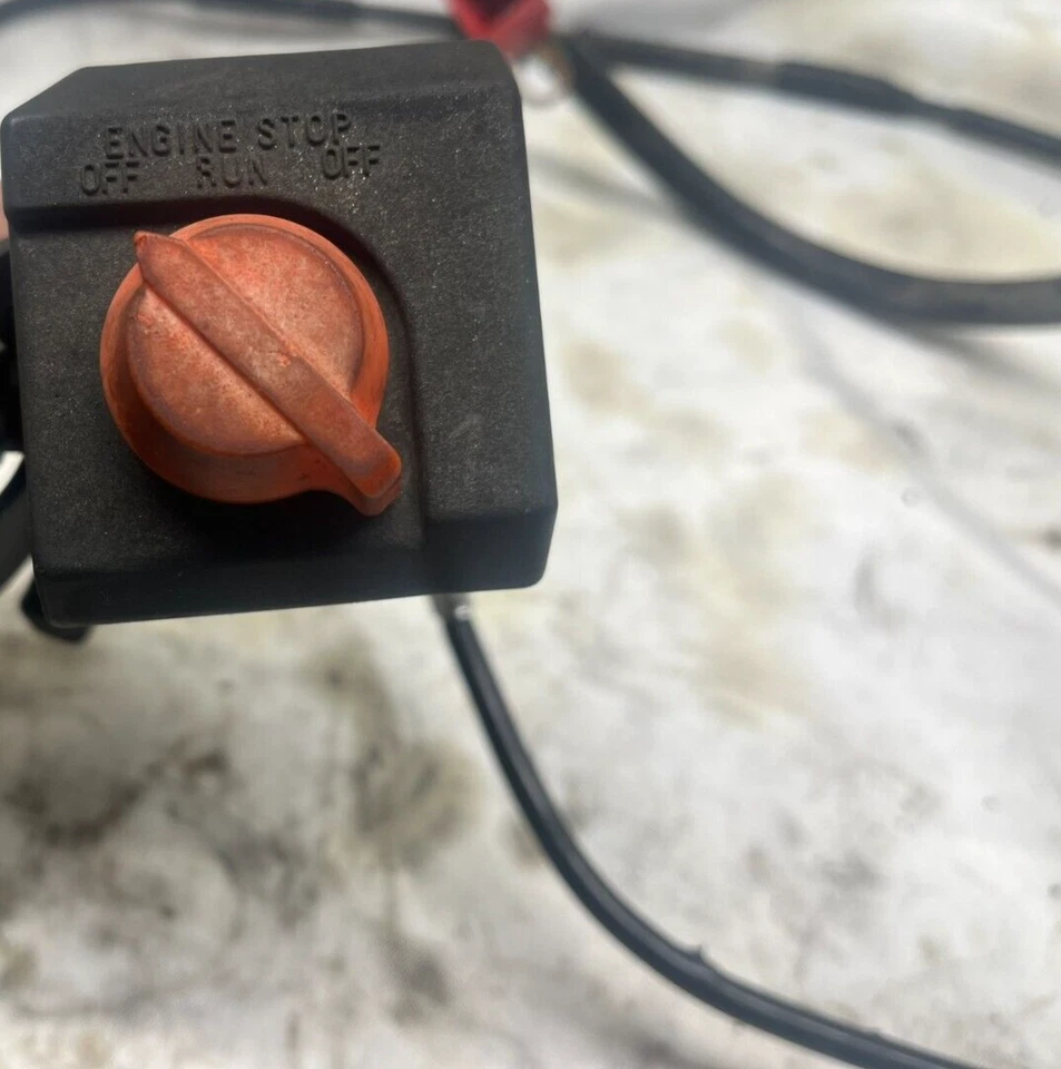 Honda Goldwing 1200 GL1200 1984 OEM clip derecho en el mango matar Foto 1 de 4