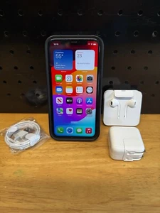 Purple 6.1" Apple iPhone 11 / 64GB / Unlocked / Model MWLC2LL/A - Afbeelding 1 van 11