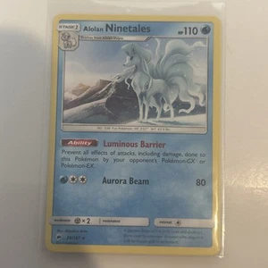 Alolan Ninetales 28/147 Rara - Carta Pokemon Sole e Luna Ombre Brucianti - Foto 1 di 2