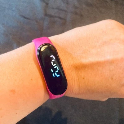 Montre numérique - enfant fille ou garçon - rose - Photo 1/3