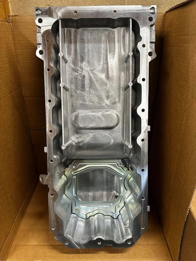 正品 Mopar 发动机油盘 681665AD — 第 1/4 张图片