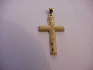 VINTAGE 10K YELLOW GOLD RELIGIOUS CROSS PENDANT, ENGRAVED ON THE BACK - Picture 1 of 4