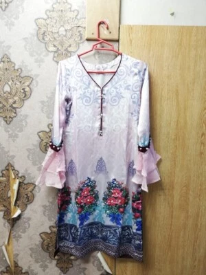 Pakistani Designer Digital Print Silk Kurti Women Top S, L - Imagem 1 de 3