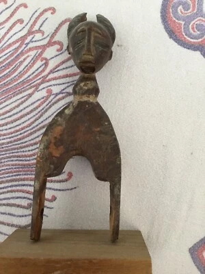 Statuette africaine en bois - Photo 1/4