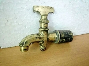 Rubinetto ad acqua in ottone antico vintage originale fatto a mano - Foto 1 di 9