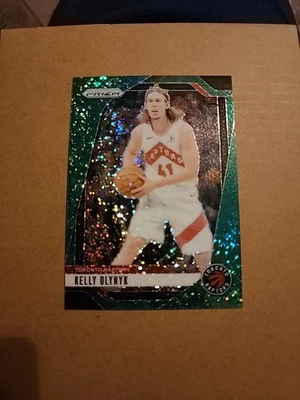 Kelly Olynyk 2024-25 Panini Prizm #152 Green Sparkle Prizm /8 - Image 1 of 4