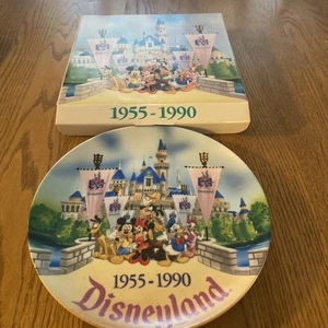 Vintage Disneyland 35 Years of Magic Plate 1990 Gangs All Here 9.25"..((D-4)) - Picture 1 of 3