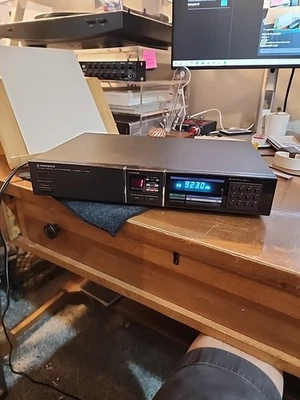 PIONEER FM/AM DIGITAL SYNTHESIZED TUNER F-X700L Fully Working - Image 1 of 4