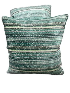 2 mit Federn gefüllte europäische Dekokissen grün Velours Chenille Streifen Textur 22 Zoll - Bild 1 von 9