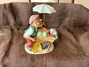 Arnart por J. Byron Hombre de colección que vende verduras porcelana figura rara Japón - Imagen 1 de 16