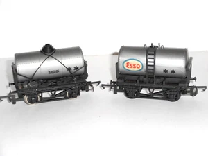 2 x Hornby tanker wagons. Good condition. Missing some trim. OO Scale. No Box. - Picture 1 of 13
