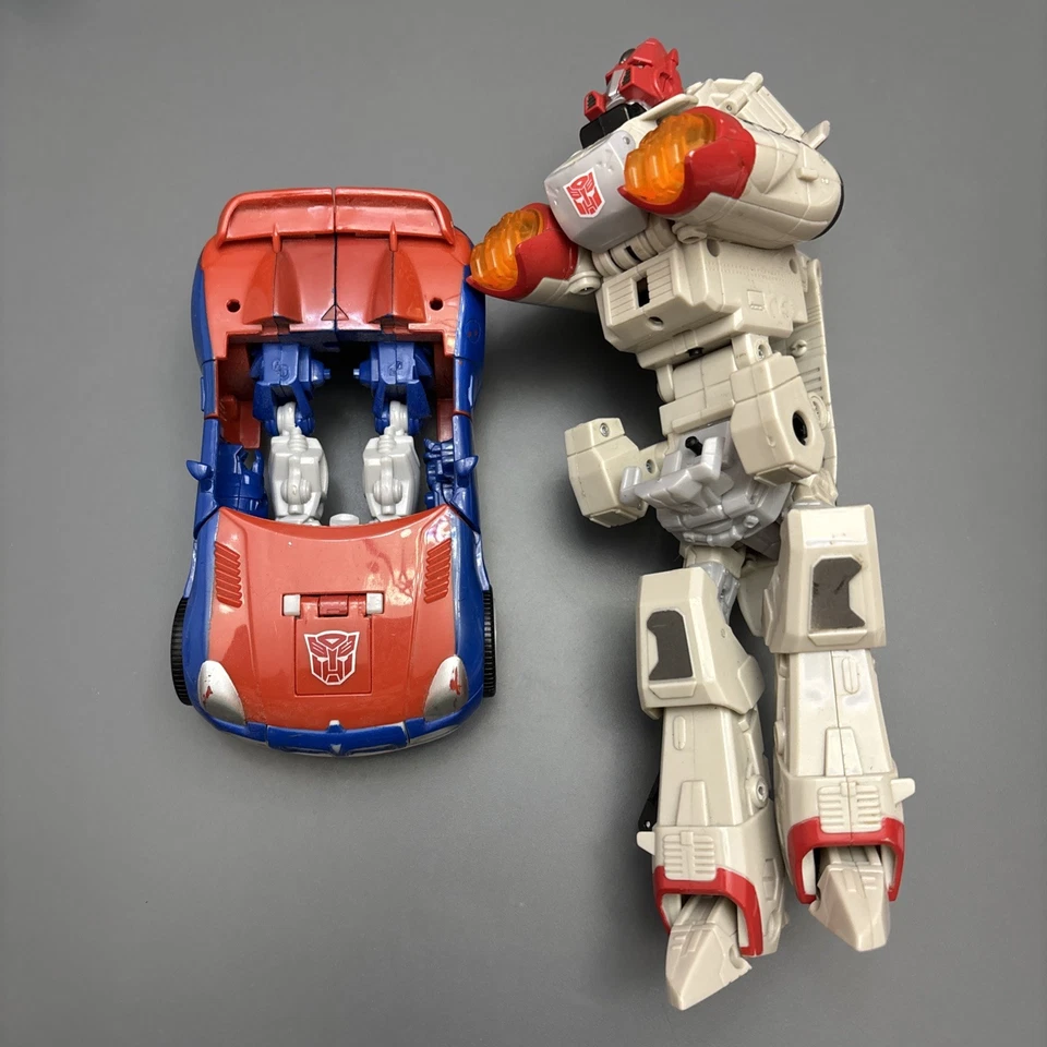 Transformers Universe & Autobot Smokescreen Lot of 2 Incomplete Figs FOR PARTS - Image 1 of 4