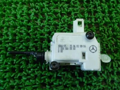 MERCEDES-BENZ Benz m class 2003 GH-163154 Fuel Filler Lid [Used] [PA64757518] - image 1 of 4