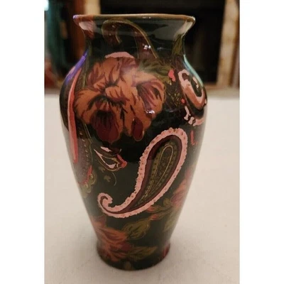 Hand-Painted Porcelain Vase – Your Style and Sophistication - Image 1 of 4